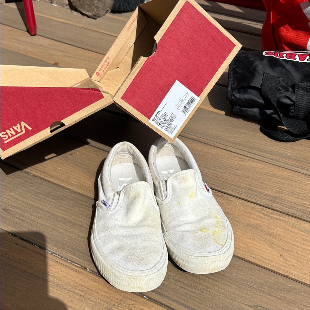 Vans mens Slip-On Sneakers in White with some stains - yellow